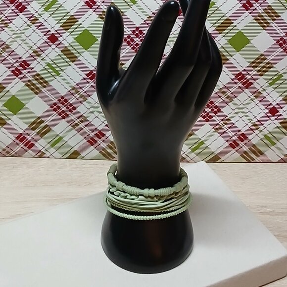 NWOT Set of 4 Green Adjustable Braided String Bracelets Jewelry Accessories #50 - Picture 3 of 5